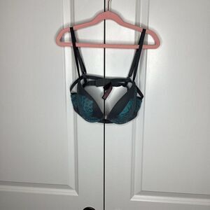 EUC Ladies Victoria's Secret Bra‎